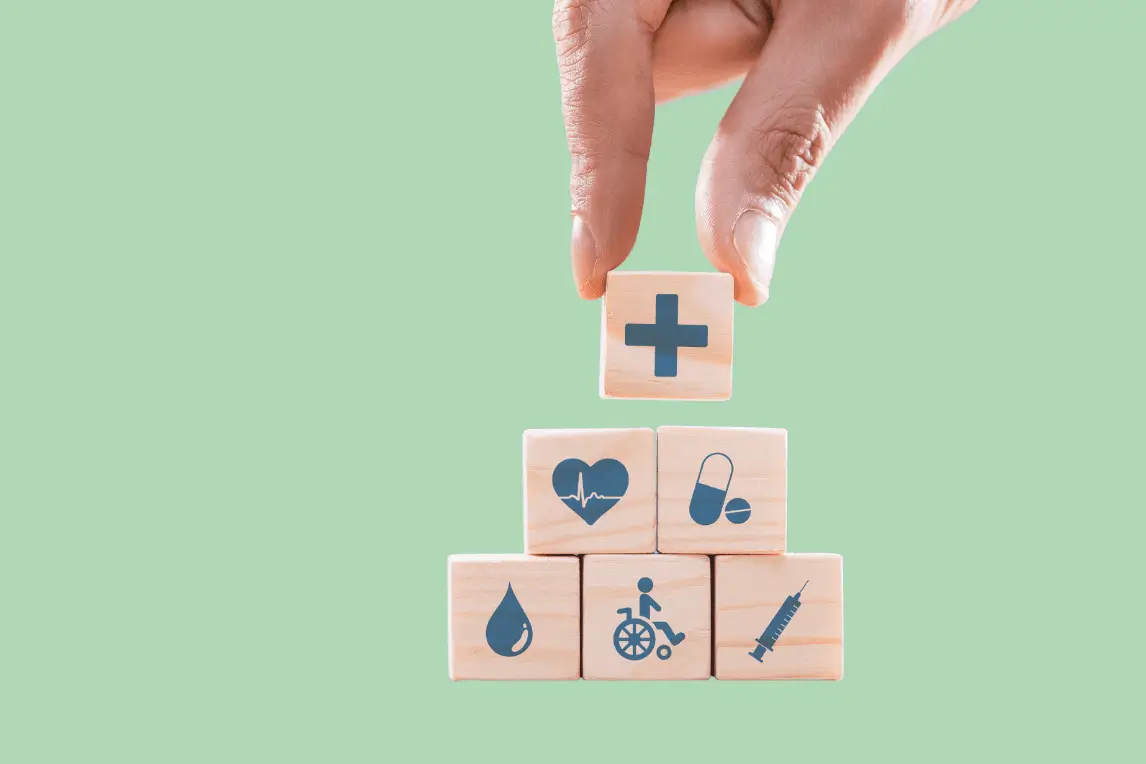 Blogpost-Bild-Masernschutz-1146-×-764-px Gesundheitssymbole auf Holzklötzen gestapelt