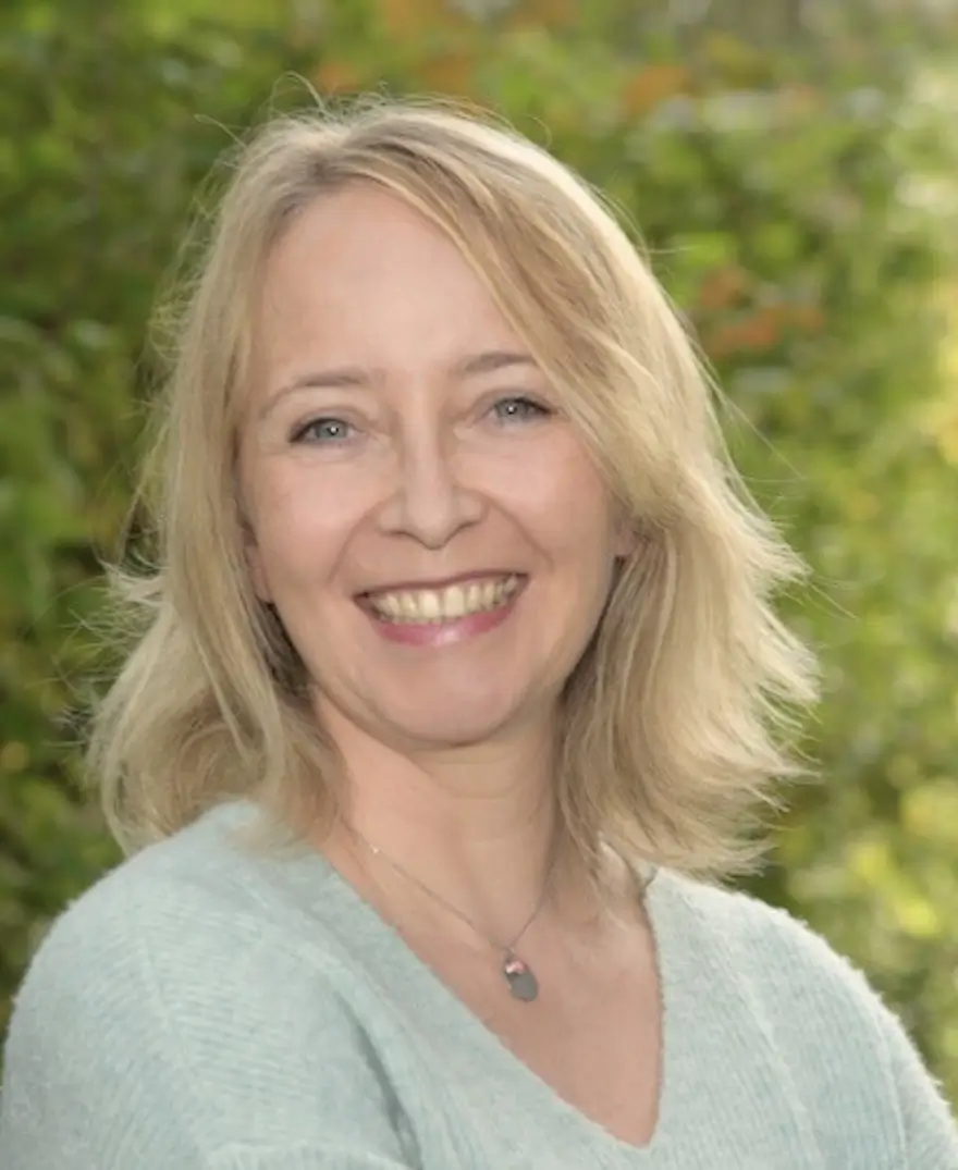 Photo der Gründerin Nathalie im Freien.