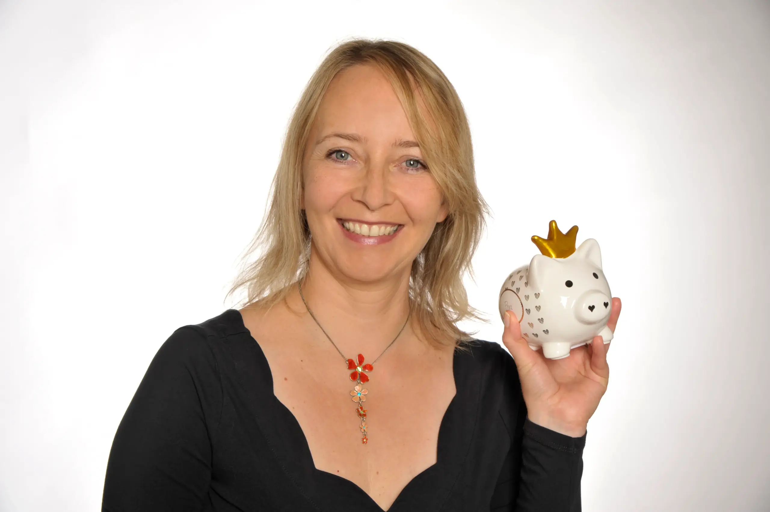 Nathalie Faure mit Sparschwein